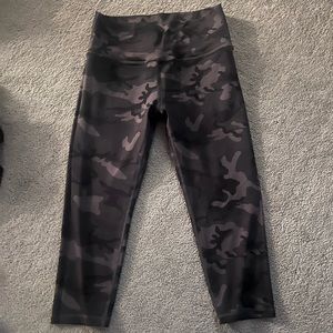 Zyia camo capri leggings size 6-8